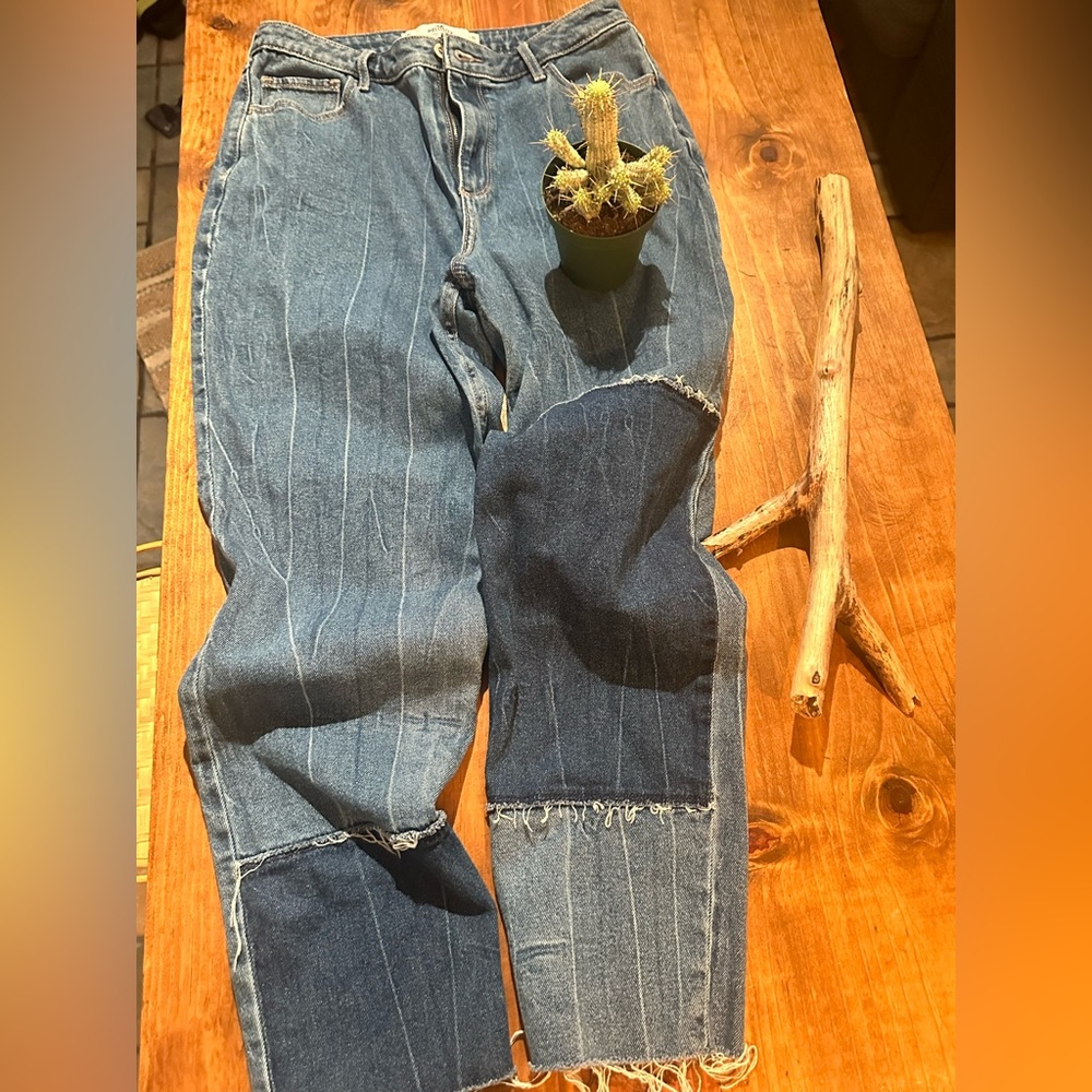 Hollister Curvy High Rise Mom Jeans🤩